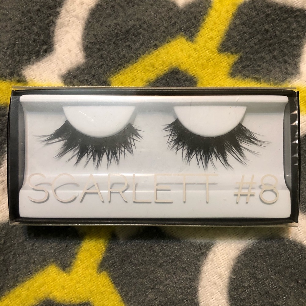 Huda Beauty Scarlett #8 Eyelashes